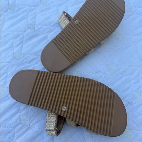 Steve Madden Tan Woven Slide Sandals - Picture 4 of 4